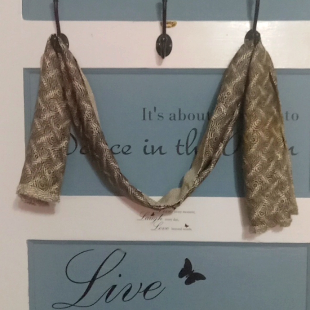 Used neisha cropland scarf